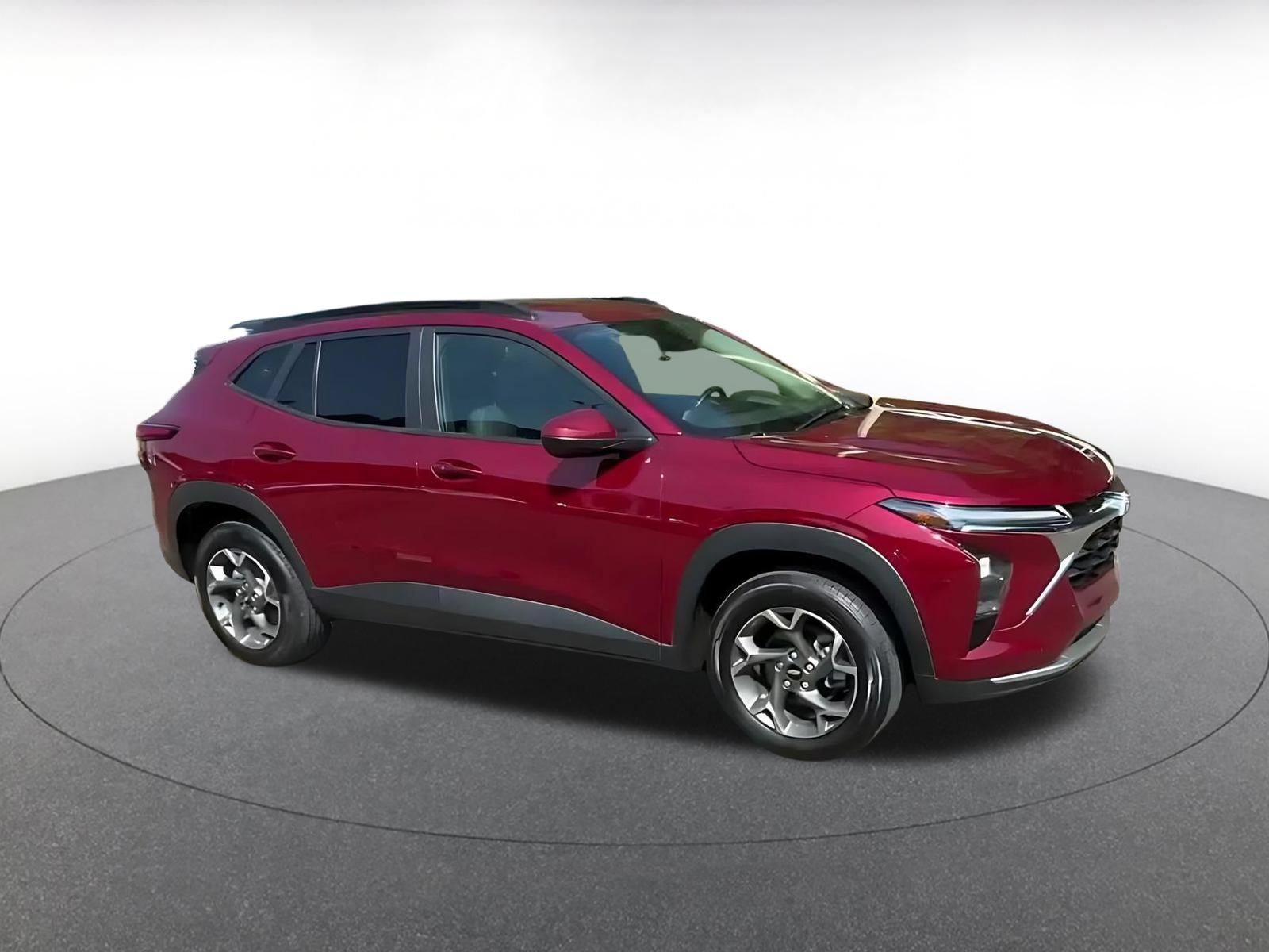 Used 2025 Chevrolet Trax LT w/ LT Convenience Package FWD image 2