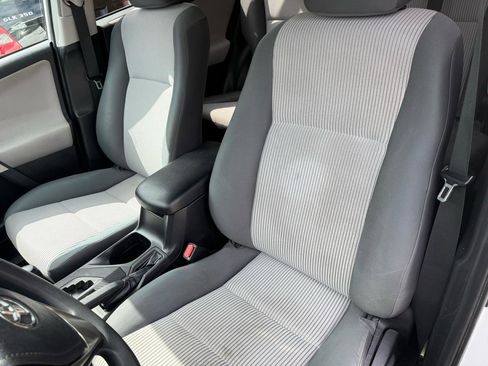 Used 2014 Toyota RAV4 LE image 6