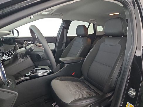 Used 2025 Chevrolet Trax LT image 24