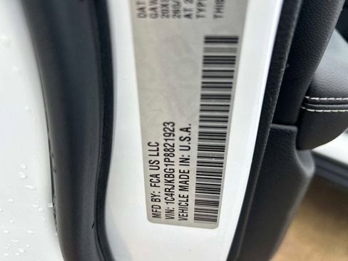 Used 2023 Jeep Grand Cherokee L Limited w/ Black Appearance Package image 37