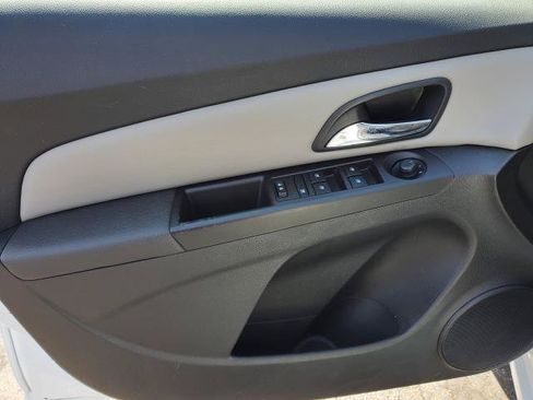 Used 2015 Chevrolet Cruze LS FWD image 14