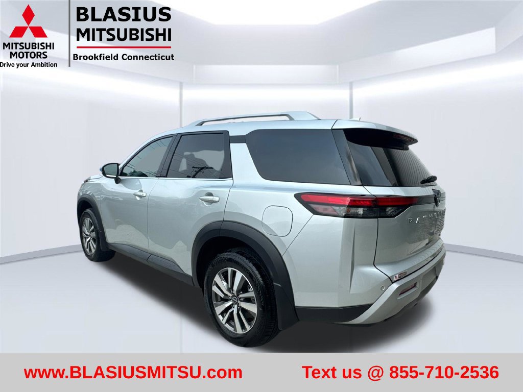 Used 2025 Nissan Pathfinder SL AWD/4WD image 9