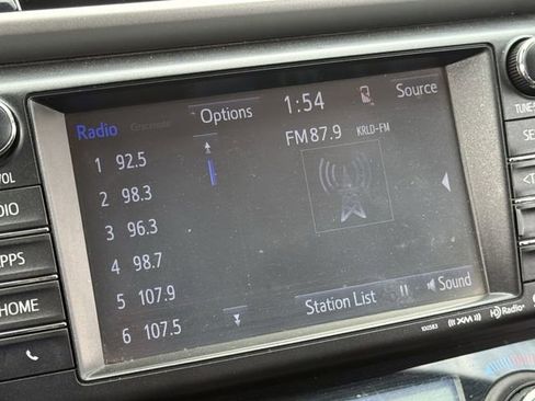 Used 2018 Toyota RAV4 XLE image 21