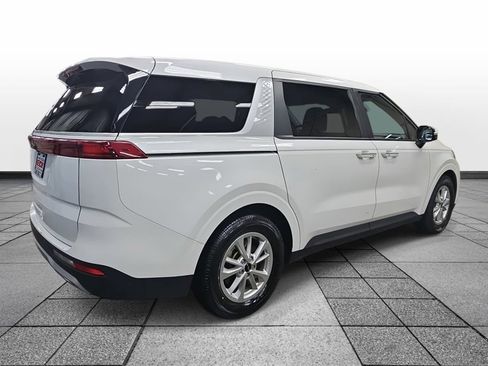 Used 2024 Kia Carnival LX image 5