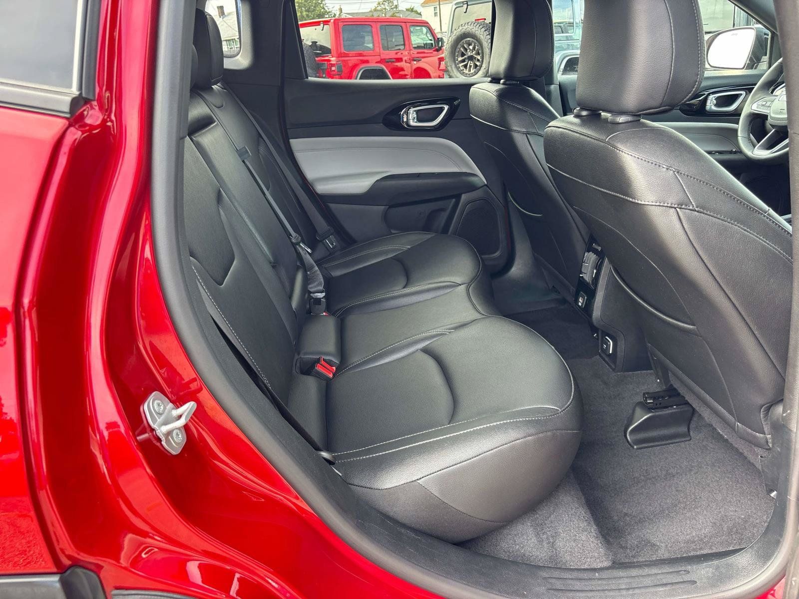 Certified 2025 Jeep Compass Limited AWD/4WD image 13