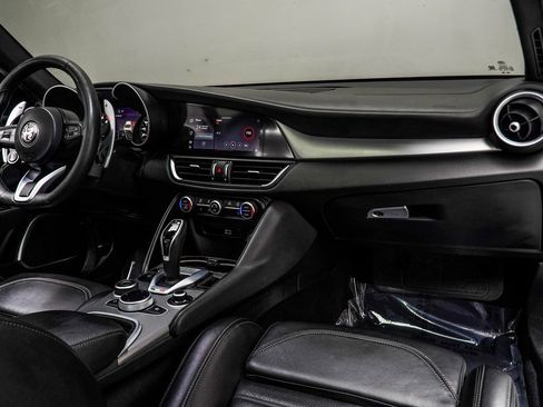 Used 2023 Alfa Romeo Giulia Veloce image 16