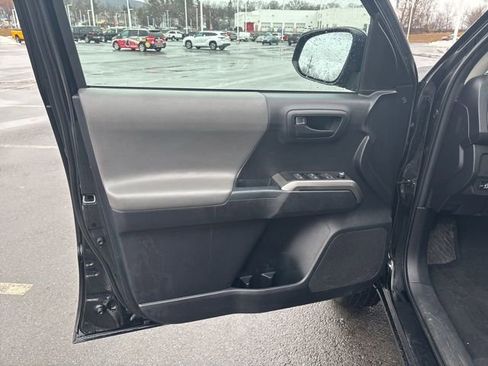 Used 2018 Toyota Tacoma SR5 image 34