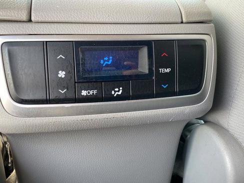 Used 2019 Toyota Highlander LE AWD/4WD image 31