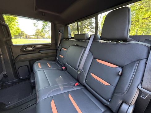 Used 2024 GMC Sierra 2500 AT4 w/ AT4 Premium Plus Package AWD/4WD image 18