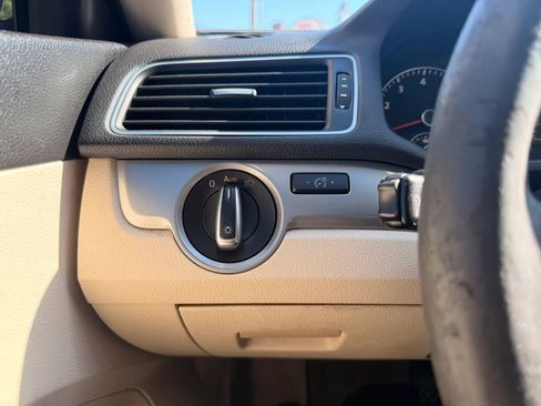 Used 2013 Volkswagen Passat 2.5 S FWD image 13