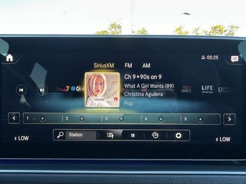 Certified 2022 Mercedes-Benz GLE 350 4MATIC w/ Premium Package image 20