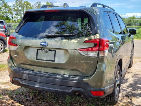 Used 2019 Subaru Forester Premium AWD/4WD image 8