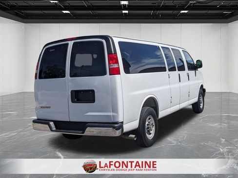 Used 2025 Chevrolet Express 3500 LT w/ LT Preferred Equipment Group RWD image 5