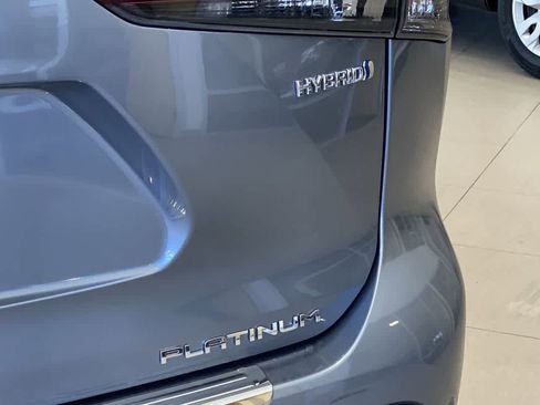Used 2023 Toyota Highlander Platinum image 12