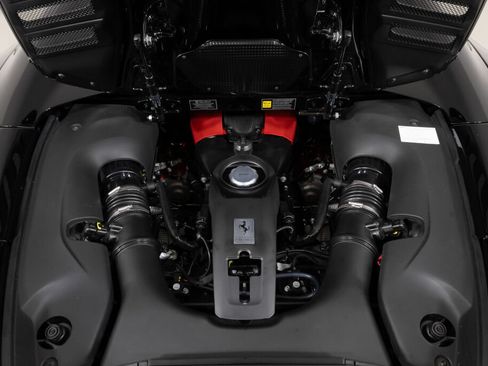 Used 2022 Ferrari F8 Tributo RWD image 19