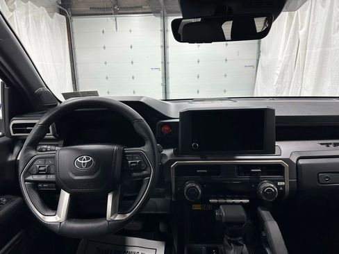 Used 2025 Toyota Tacoma TRD Off-Road image 17