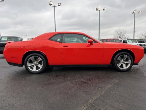 Used 2019 Dodge Challenger SXT image 48