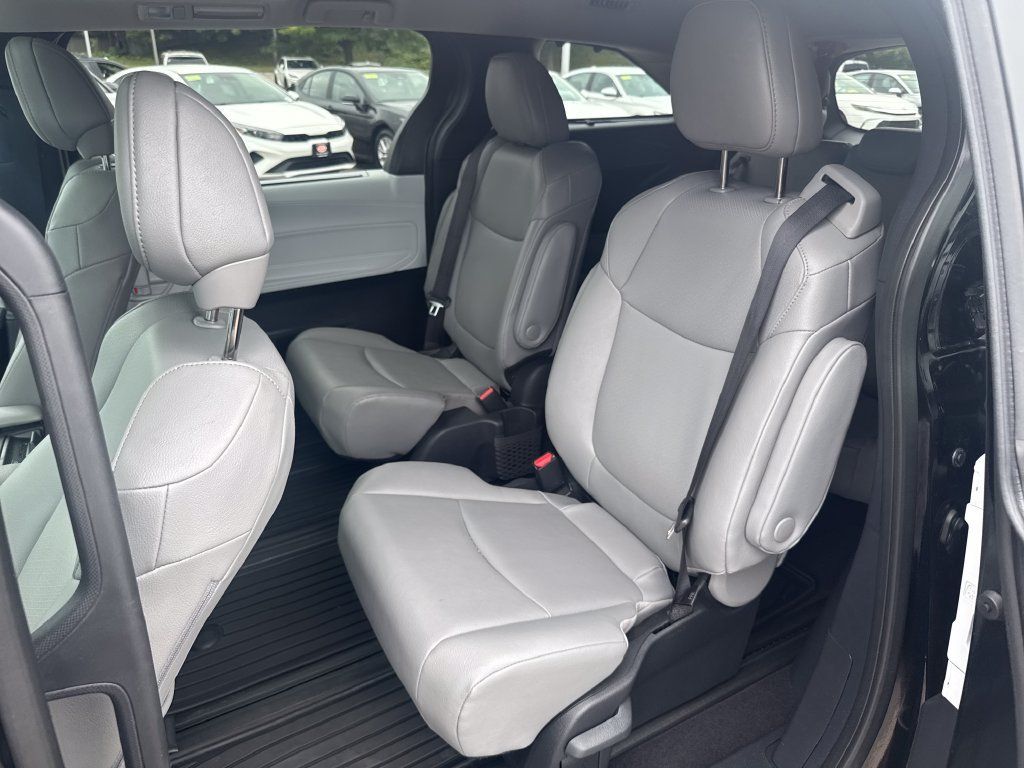 Used 2026 Toyota Sienna XLE AWD/4WD image 36