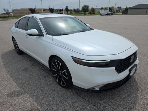 Used 2024 Honda Accord Touring image 15