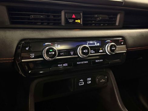 Used 2025 Honda Pilot TrailSport image 37