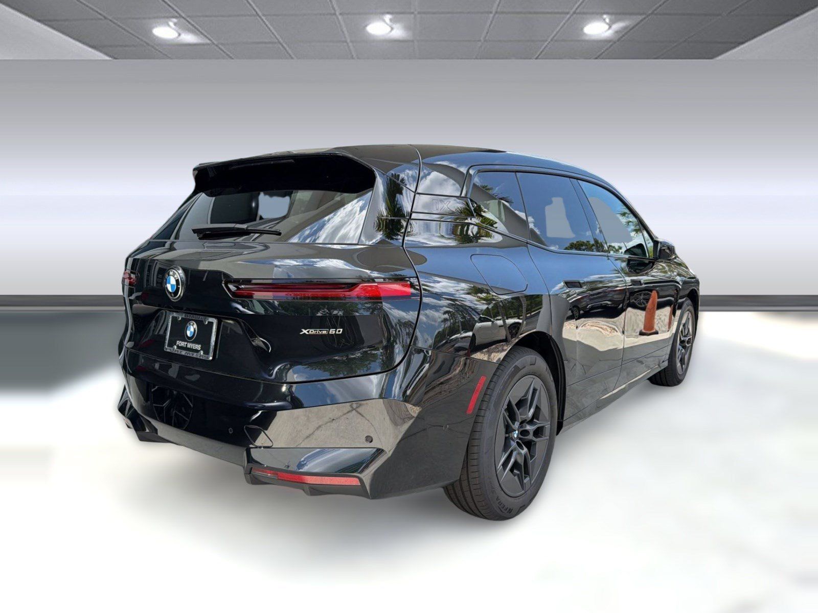 Used 2026 BMW iX xDrive60 w/ Premium Package AWD/4WD image 9