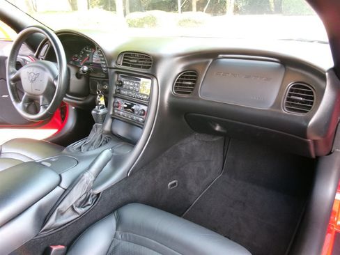 Used 1999 Chevrolet Corvette Coupe w/ Roof Pkg RWD image 27