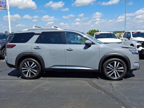 Used 2023 Nissan Pathfinder Platinum AWD/4WD image 7