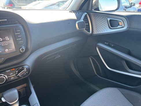 Used 2025 Kia Soul LX w/ LX Technology Package FWD image 33