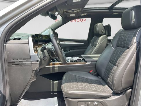 Certified 2025 Cadillac Escalade Sport Platinum AWD/4WD image 35