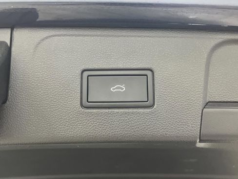 Used 2021 Volkswagen Atlas SE image 15