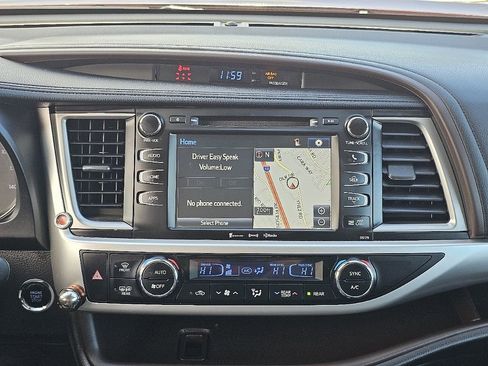 Used 2018 Toyota Highlander XLE image 35