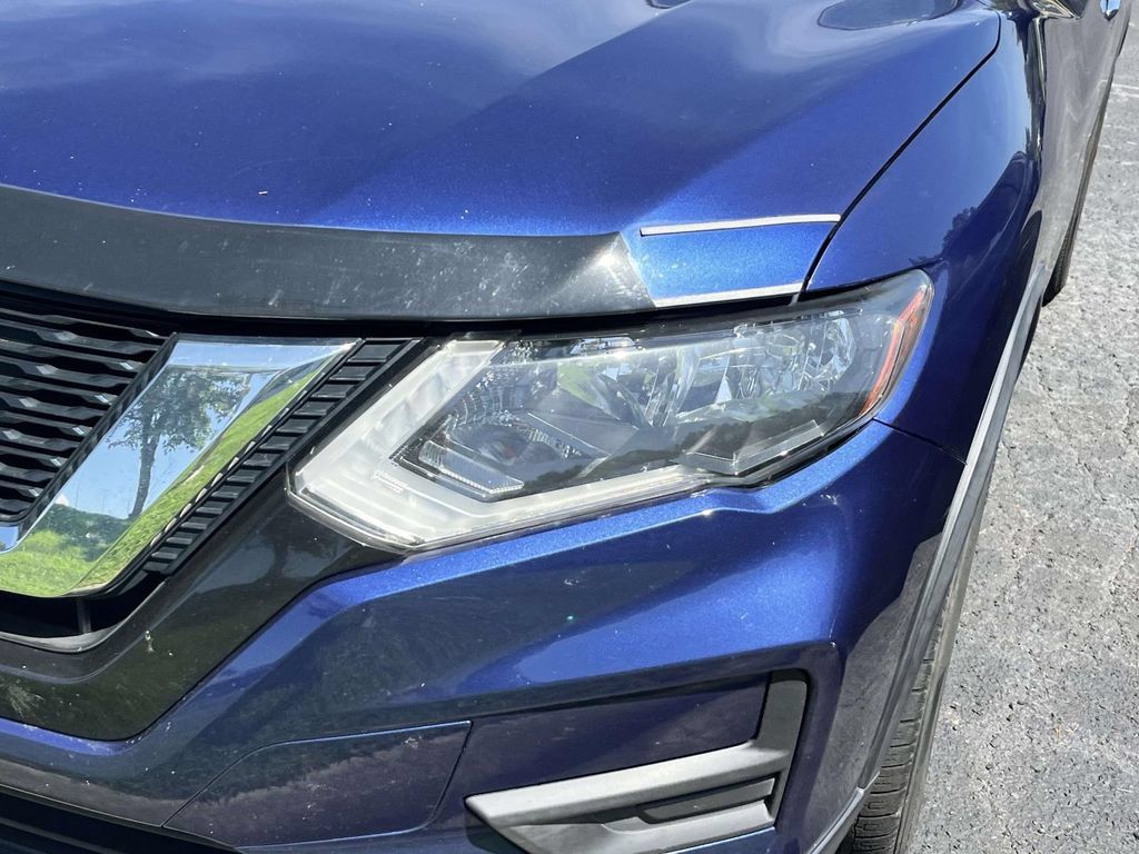 Used 2019 Nissan Rogue SV w/ Premium Package AWD/4WD image 4