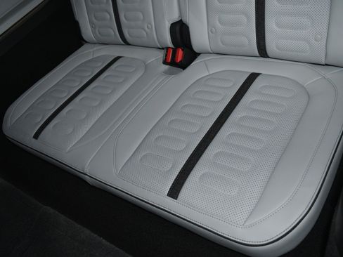 Used 2023 Rivian R1S Launch Edition AWD/4WD image 23