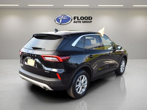 Used 2023 Ford Escape Active w/ Tech Pack #2 AWD/4WD image 4