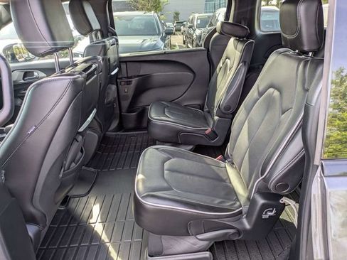 Used 2023 Chrysler Pacifica Limited w/ Uconnect Theater Family Group AWD/4WD image 13