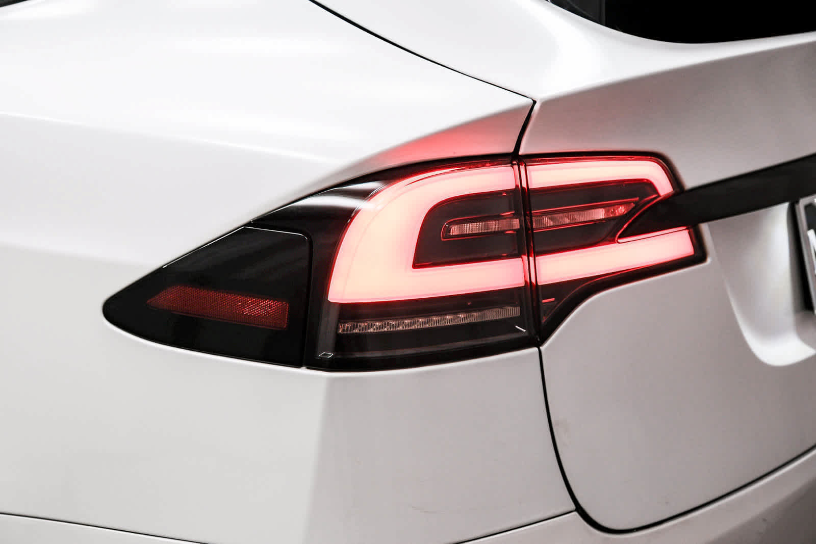Used 2023 Tesla Model X AWD/4WD image 5
