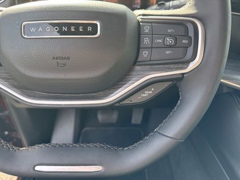 Used 2024 Jeep Wagoneer L Series III w/ Flexible Seating Group image 29