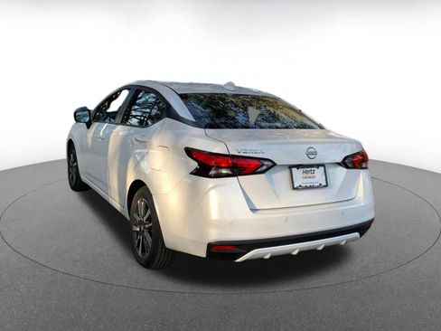 Used 2025 Nissan Versa SV image 5