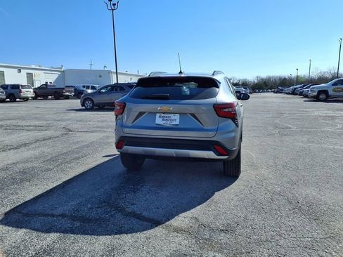 Used 2025 Chevrolet Trax LT w/ LT Convenience Package FWD image 22