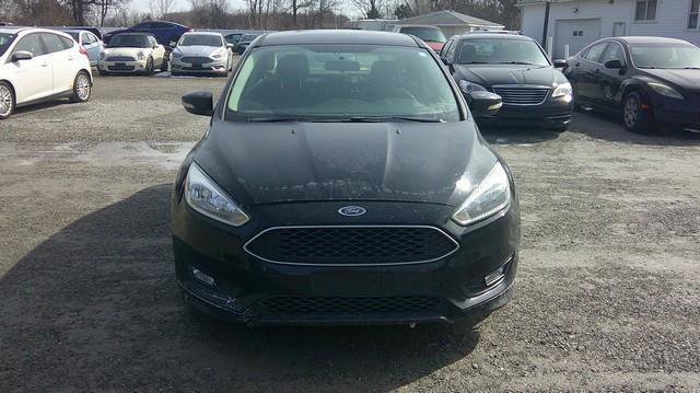Used 2016 Ford Focus SE w/ SE Sport Package FWD image 2