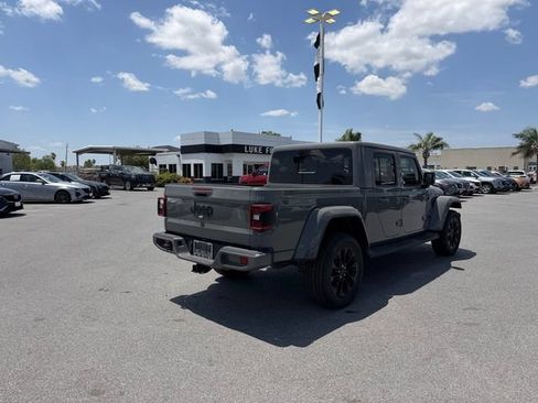 Used 2022 Jeep Gladiator Overland AWD/4WD image 5