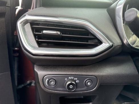 Used 2022 Chevrolet TrailBlazer LT w/ Sun and Liftgate Package image 18