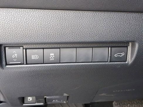 Used 2023 Toyota Venza Nightshade image 27