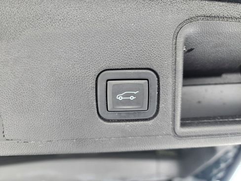 Used 2023 GMC Terrain SLE w/ Driver Convenience Package image 13