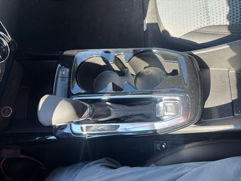 Used 2025 Chevrolet Trax LT image 40