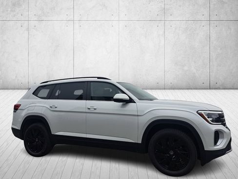 New 2026 Volkswagen Atlas SE FWD image 3