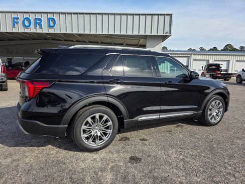 New 2026 Ford Explorer Platinum image 3