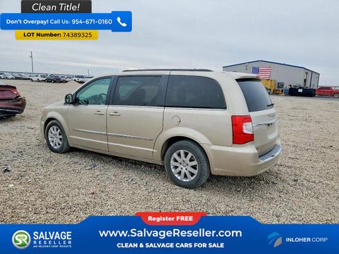 Used 2015 Chrysler Town & Country Touring image 3