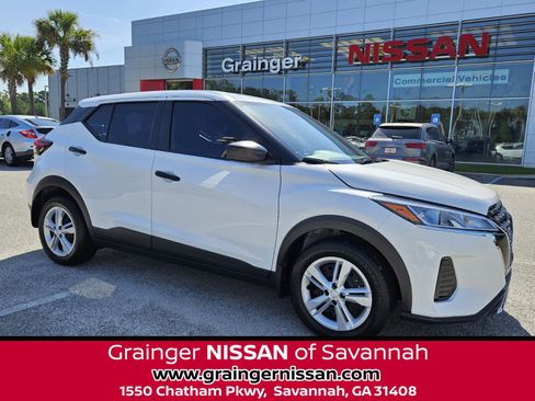 Used 2025 Nissan Kicks Play S image 1