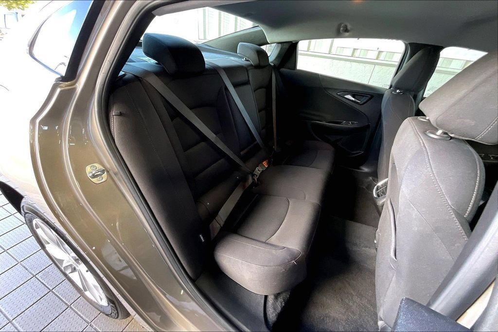Used 2024 Chevrolet Malibu LT FWD image 16